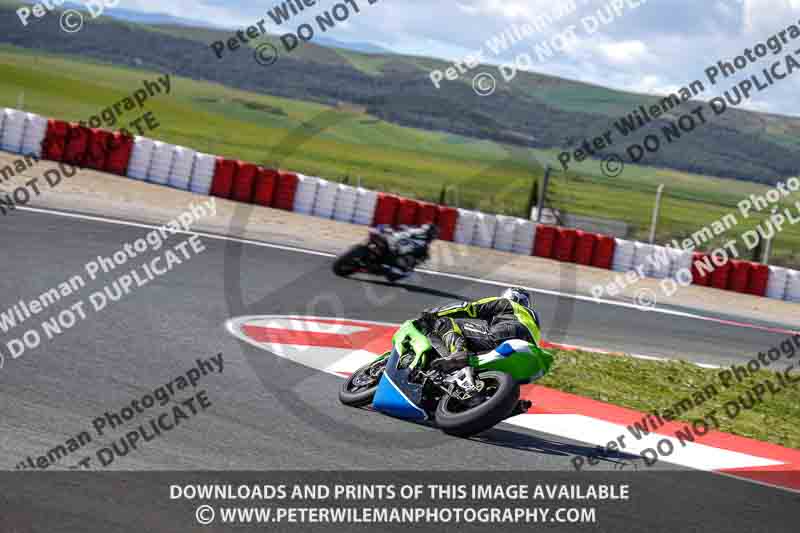 cadwell no limits trackday;cadwell park;cadwell park photographs;cadwell trackday photographs;enduro digital images;event digital images;eventdigitalimages;navarra;no limits trackdays;peter wileman photography;racing digital images;trackday digital images;trackday photos